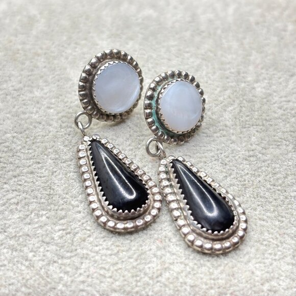 Vtg 925 Silver Mother Of Pearl Onyx Drop Earrings Sante Fe Origin Southwestern - Picture 1 of 12